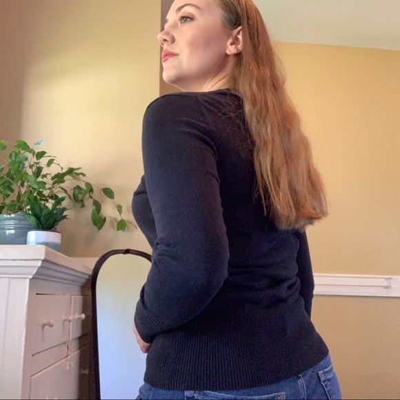 ❌SOLD❌Banana Republic Deep V-Neck black sweater - Picture 2 of 2